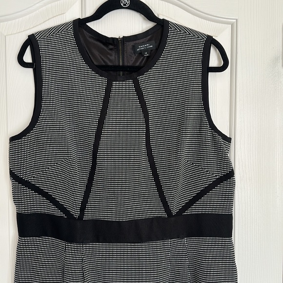 Black and white career dress - Picture 7 of 7